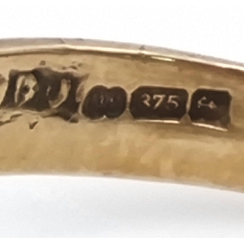 697 - 9K YELLOW GOLD HEART SIGNET RING ENGRAVED J INITIAL 2.6G SIZE M