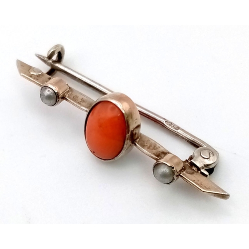 587 - An Antique Coral and Seed Pearl Brooch on Gilded Metal.
3cm.