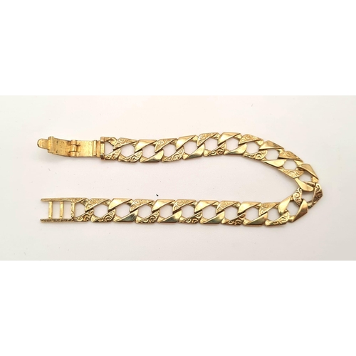 376 - A 9K Yellow Gold Childs Flat Curb Link Bracelet. 14cm.
6.94g. Ref - 3551.