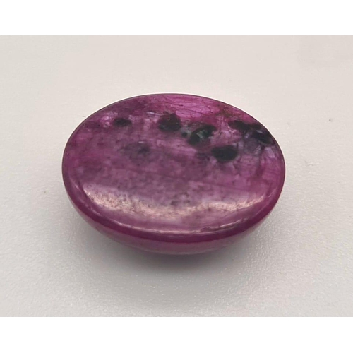 524 - An oval cabochon ruby (8.20 carats) with GLA certificate. Dimensions: 13.01 x 10.21 x 5.76 mm. Origi... 