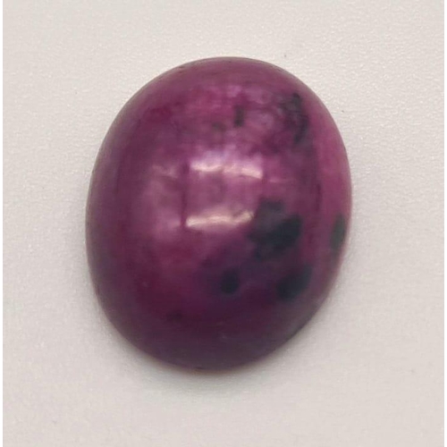 524 - An oval cabochon ruby (8.20 carats) with GLA certificate. Dimensions: 13.01 x 10.21 x 5.76 mm. Origi... 