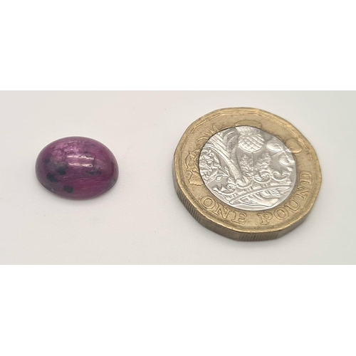 524 - An oval cabochon ruby (8.20 carats) with GLA certificate. Dimensions: 13.01 x 10.21 x 5.76 mm. Origi... 