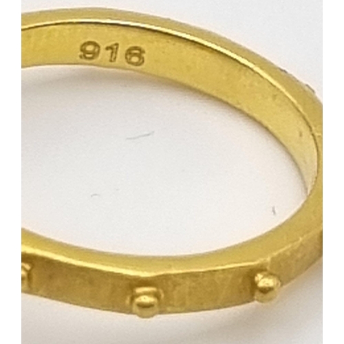 44 - A Mixed Gold Lot: 4 x 22K yellow gold bangle set - 32.55g, 2 x 22k yellow gold bangle set - 16.2g, p... 