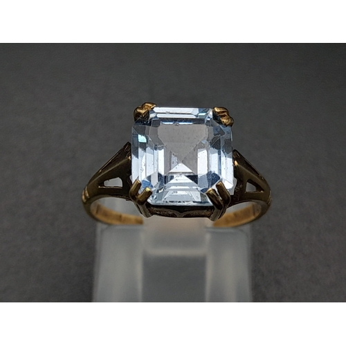 642 - A 9K Yellow Gold Blue Topaz Ring. Size J. 2.15g.