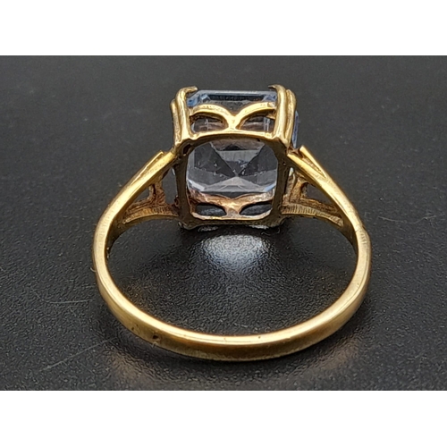 642 - A 9K Yellow Gold Blue Topaz Ring. Size J. 2.15g.