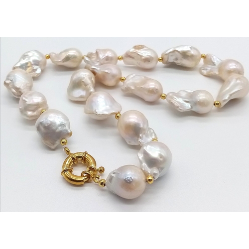 663 - A Natural Baroque Pearl Necklace. Gilded spacers and clasp. Pearls - 20-25mm. 42cm.