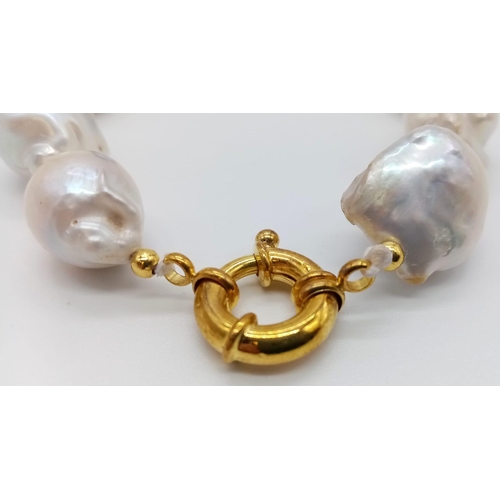 663 - A Natural Baroque Pearl Necklace. Gilded spacers and clasp. Pearls - 20-25mm. 42cm.