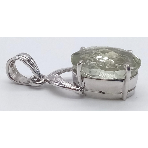 789 - A sterling silver pendant with a large oval cut green amethyst. Dimensions: 31 x 14 x 11 mm, weight:... 