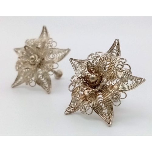 726 - Vintage or Antique Silver Filigree Screw Back Floral Earrings 3cm Diameter.