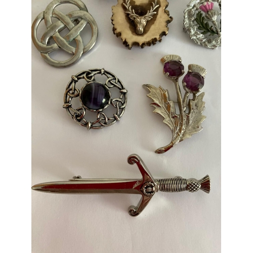 413 - Selection of Scottish/Celtic themed brooches and pendant with chain. Vintage and later.