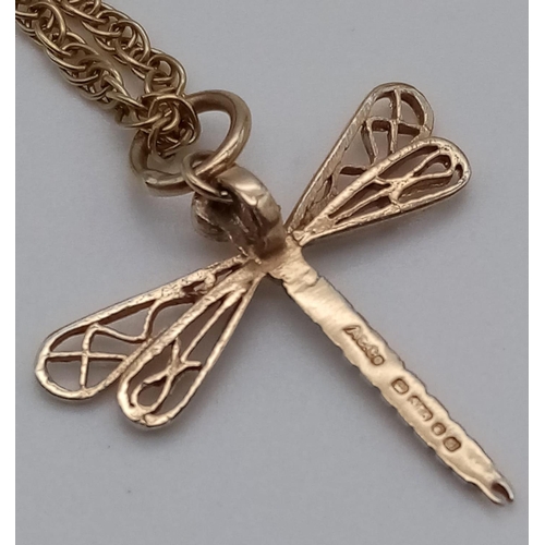 534 - 9ct gold chain with dragonfly pendant.
Chain - 51cm. Pendant - 2 x 2.1cm. 4.28 grams total weight.