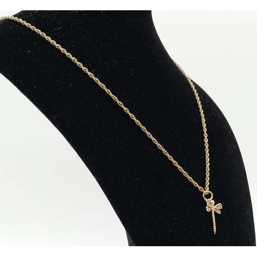 534 - 9ct gold chain with dragonfly pendant.
Chain - 51cm. Pendant - 2 x 2.1cm. 4.28 grams total weight.