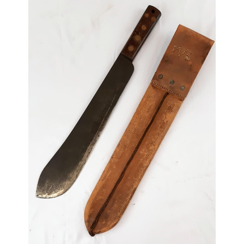 257 - A 1942 British WWII Machete. JJB and broad arrow mark. Comes in original sheaf with 1942 stamp.
50cm... 