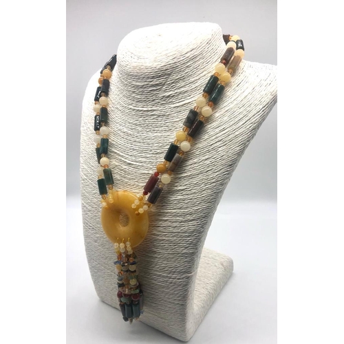 403 - A Butter-Yellow Aventurine, Agate and Carnelian Statement Necklace. Multi-coloured agate cylinders a... 