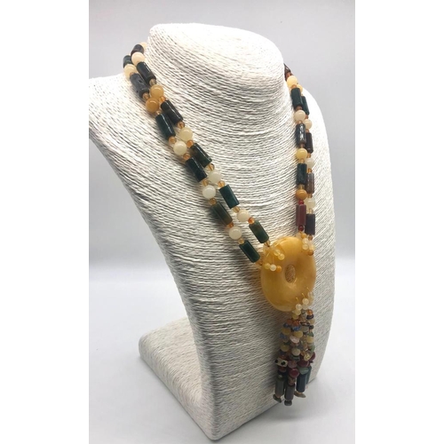 403 - A Butter-Yellow Aventurine, Agate and Carnelian Statement Necklace. Multi-coloured agate cylinders a... 