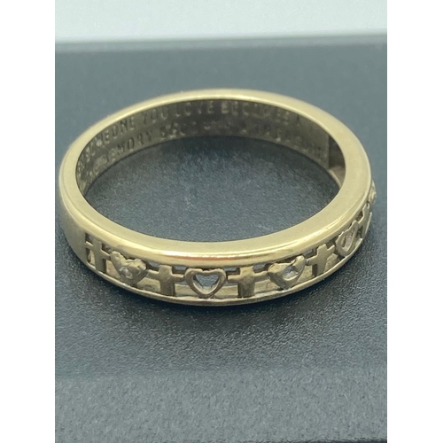 650 - 9 carat GOLD remembrance ring.
 1.85 grams. Size M.