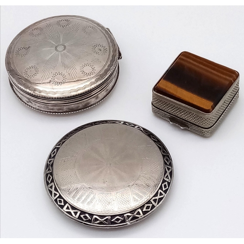 669 - A collection of 3 solid silver pill/snuff boxes to consist of: 
An enamel box (tested 800 silver) 38... 