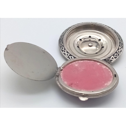 669 - A collection of 3 solid silver pill/snuff boxes to consist of: 
An enamel box (tested 800 silver) 38... 