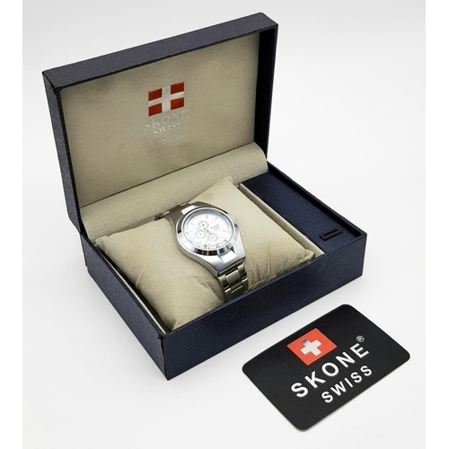 513 - A Skone Gents Chronograph Quartz Watch. Stainless steel strap and case - 40mm. In as new condition -... 