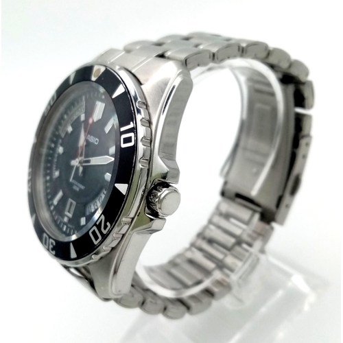 171 - A Casio Gents Quartz Watch. Stainless steel strap and case - 42mm. Black dial with day and date wind... 