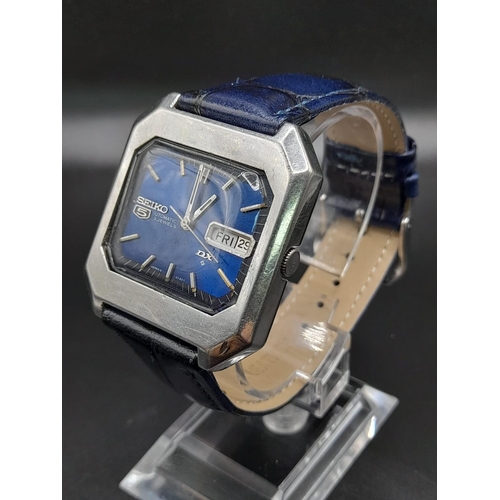 10 - A Splendid Vintage Seiko 5 DX Gents Automatic Watch. Blue leather strap with hexagonal steel case - ... 