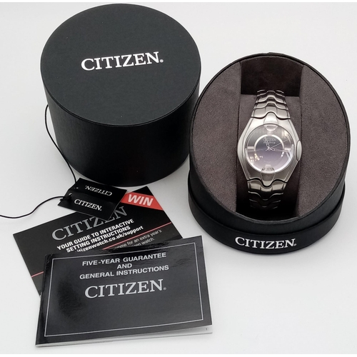 111 - An extremely rare CITIZEN ECODRIVE VITRO gents watch. 40 mm dial with a photovoltaic element of only... 