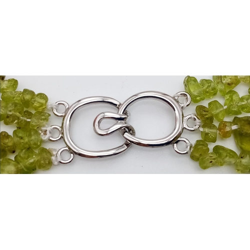 167 - A wonderful, four strand, irregular shaped, peridot necklace with a beautiful olive green colour. Le... 