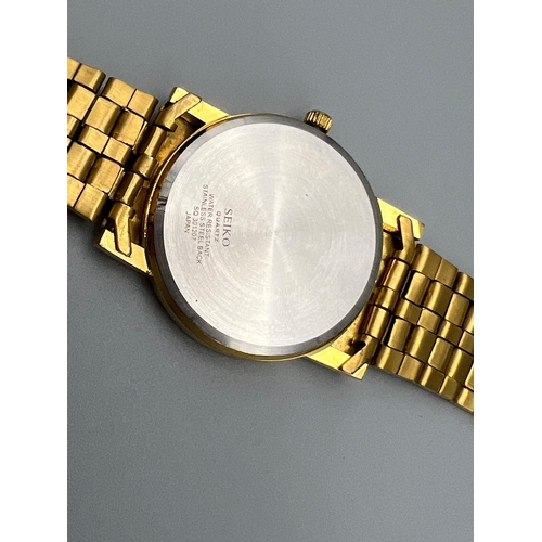 470 - A Gold Plated Black Dial Seiko Gents Quartz Watch. Gold plated strap and case - 36mm. In good condit... 