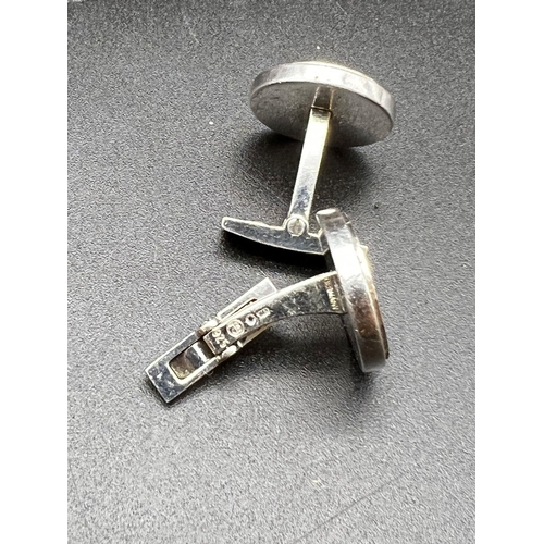 252 - A Lovely Vintage Pair of Cartier 925 Silver Cufflinks.
21.3g total weight. Ref - 9644