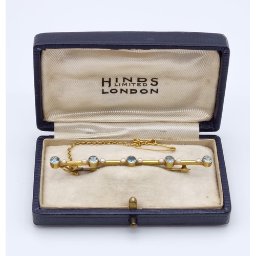 342 - A VINTAGE 9K GOLD PEARL AND AQUA MARINE BAR BROOCH IN ORIGINAL BOX.  2.7gms