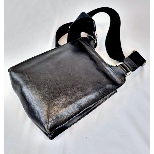 333 - A Mulberry Black Leather Saddle Crossbody Bag. Outer flap pocket. Silver gilded hardware. In good co... 