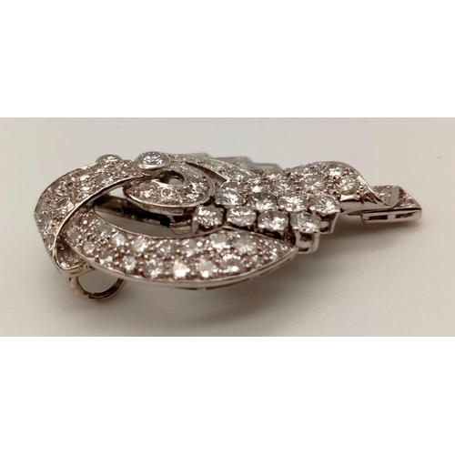 373 - AN ART DECO PLATINUM AND DIAMOND OFFSET PENDANT WITH 2CT OF TOP QUALITY DIAMONDS. 6.7gms