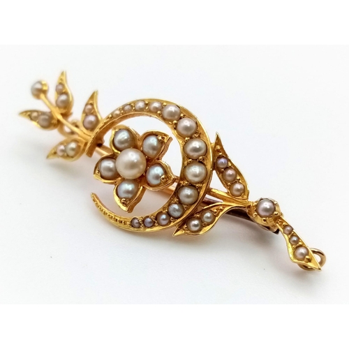 391 - A VICTORIAN 18K GOLD BROOCH/PENDANT BEAUTIFULLY DECORATED WITH SEED PEARLS IN VERY GOOD CONDITION.  ... 