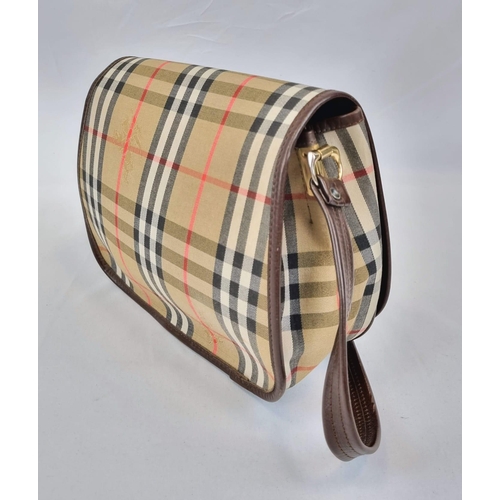 205 - A Classic Burberry London Haystack Check and Leather Crossbody Bag. Zipped interior compartment. In ... 