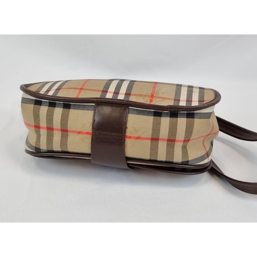 205 - A Classic Burberry London Haystack Check and Leather Crossbody Bag. Zipped interior compartment. In ... 