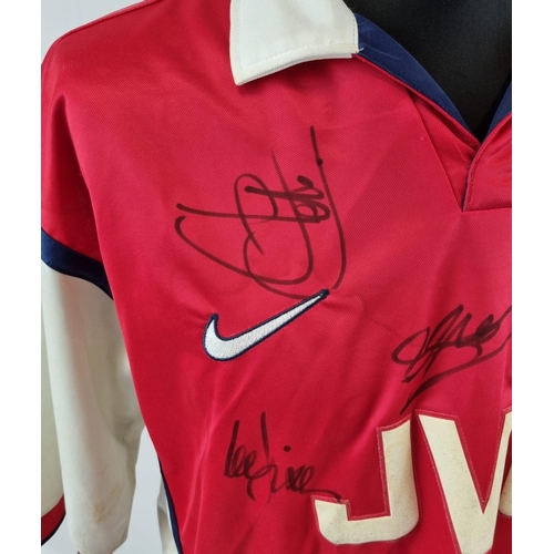 40 - A 1998/99 Arsenal FC Match Quality Signed Shirt. JVC era. Signatures include: Dixon, Parlour, Keown,... 