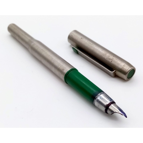 439 - A Pair of Vintage Parker 25 Pens. A fountain pen with green upper and a blue enamel decorated ballpo... 