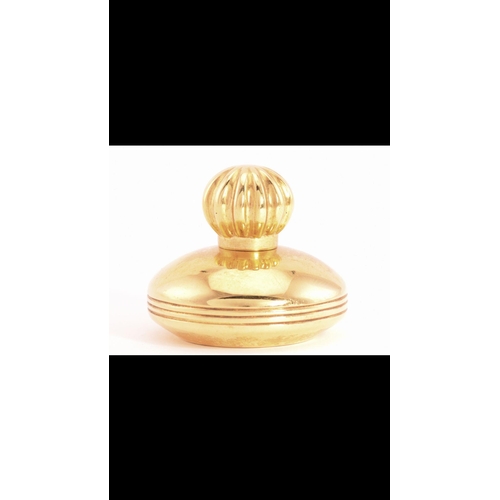 211 - A rare pill box in solid 18ct yellow solid gold, a mirror finished half dome with grooves on the sid... 