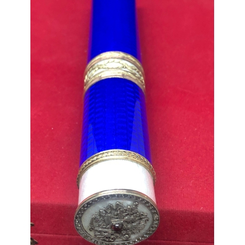 218 - 14k gold enamel Russian cigar holder case  with Diamonds 
Length 18cm
Diameter 2.8cm
Weight 178.3 gr... 