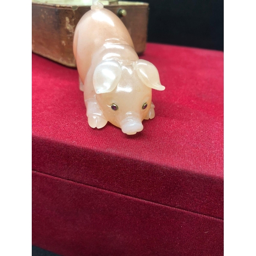 309 - A Russian carved hardstone figure of a pig ,
Original box

Size of pig 
Length 6cm
Width 3cm
Height ... 