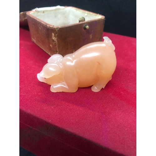 309 - A Russian carved hardstone figure of a pig ,
Original box

Size of pig 
Length 6cm
Width 3cm
Height ... 