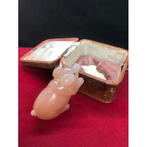 309 - A Russian carved hardstone figure of a pig ,
Original box

Size of pig 
Length 6cm
Width 3cm
Height ... 