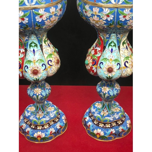 86 - A large pair of Russian silver enamel lion top lidded vases 
Weight pair : 850 grams 
Height 23.5cm
... 