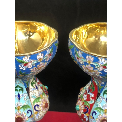 86 - A large pair of Russian silver enamel lion top lidded vases 
Weight pair : 850 grams 
Height 23.5cm
... 