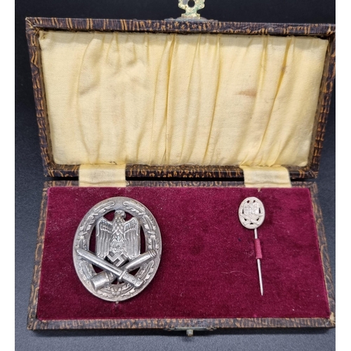 183 - WW2 German General Assault Badge & Lapel Pin in presentation box.