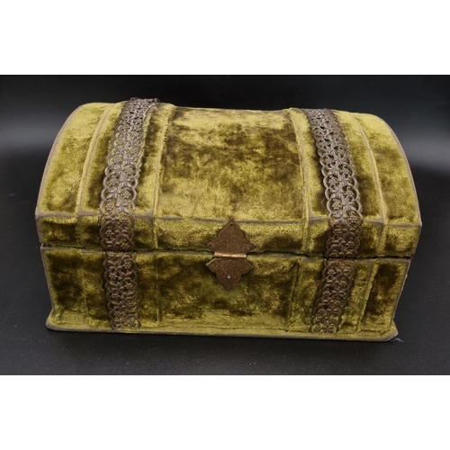 534 - A Wonderful Victorian Green Velvet Beauty Box. Comes with a selection of antique corset adjusters an... 