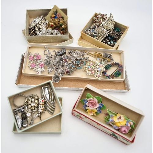 535 - An Absolutely Splendid Collection of Quality Vintage Costume Jewellery.