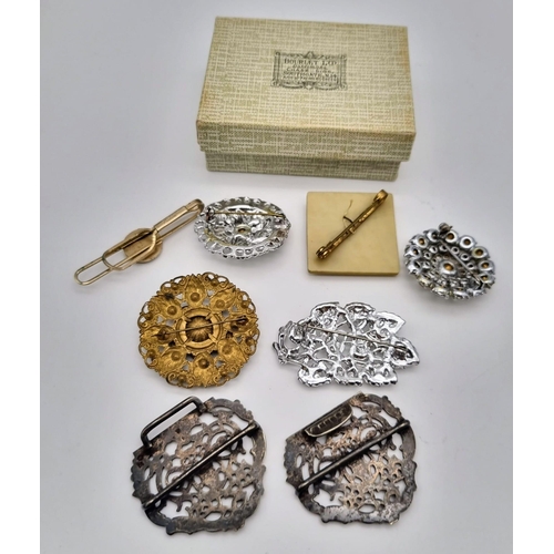 535 - An Absolutely Splendid Collection of Quality Vintage Costume Jewellery.