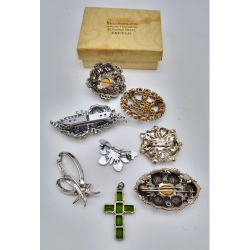 535 - An Absolutely Splendid Collection of Quality Vintage Costume Jewellery.