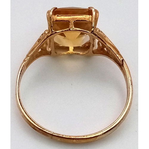 494 - A 9K Yellow Gold Vintage Champagne-Coloured Topaz Ring. Quality central faceted topaz - 2ct. Size L.... 